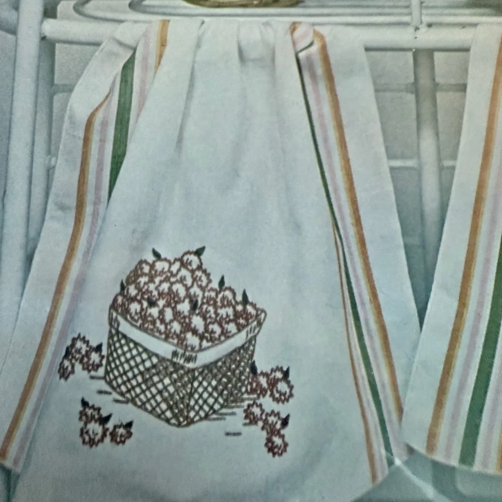 Vogarts Crafts Set of White Kitchen Towels Decorative Embroidery Kit New